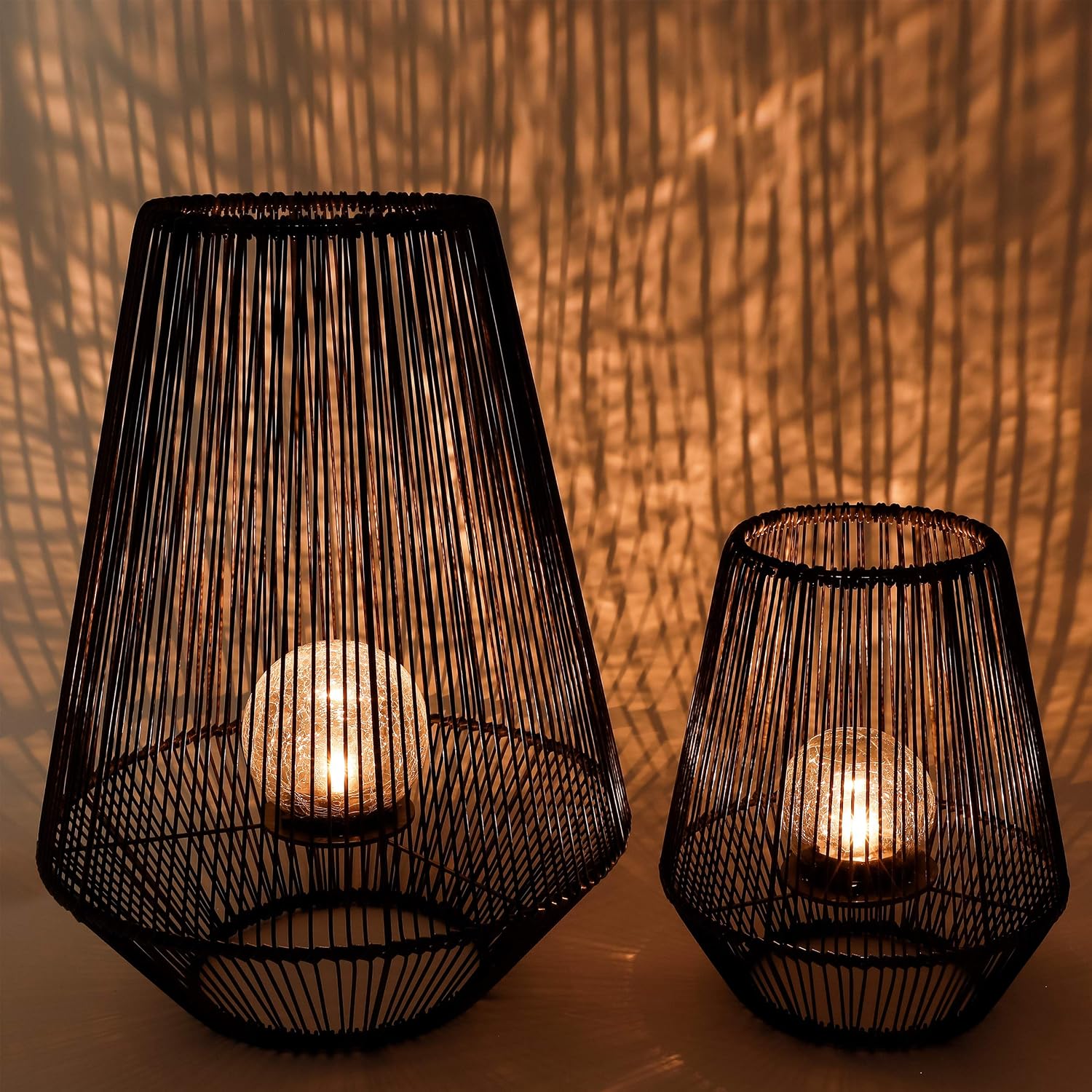 Esotec 2er Set Solar Windlichter Ilona, Crackle Ball Bruchglas Leuchtkugel, Dekoleuchte, Polyrattan Solarlampen, Metall, IP44, wetterfest, aussen, schwarz, 102209 — Ansicht 4