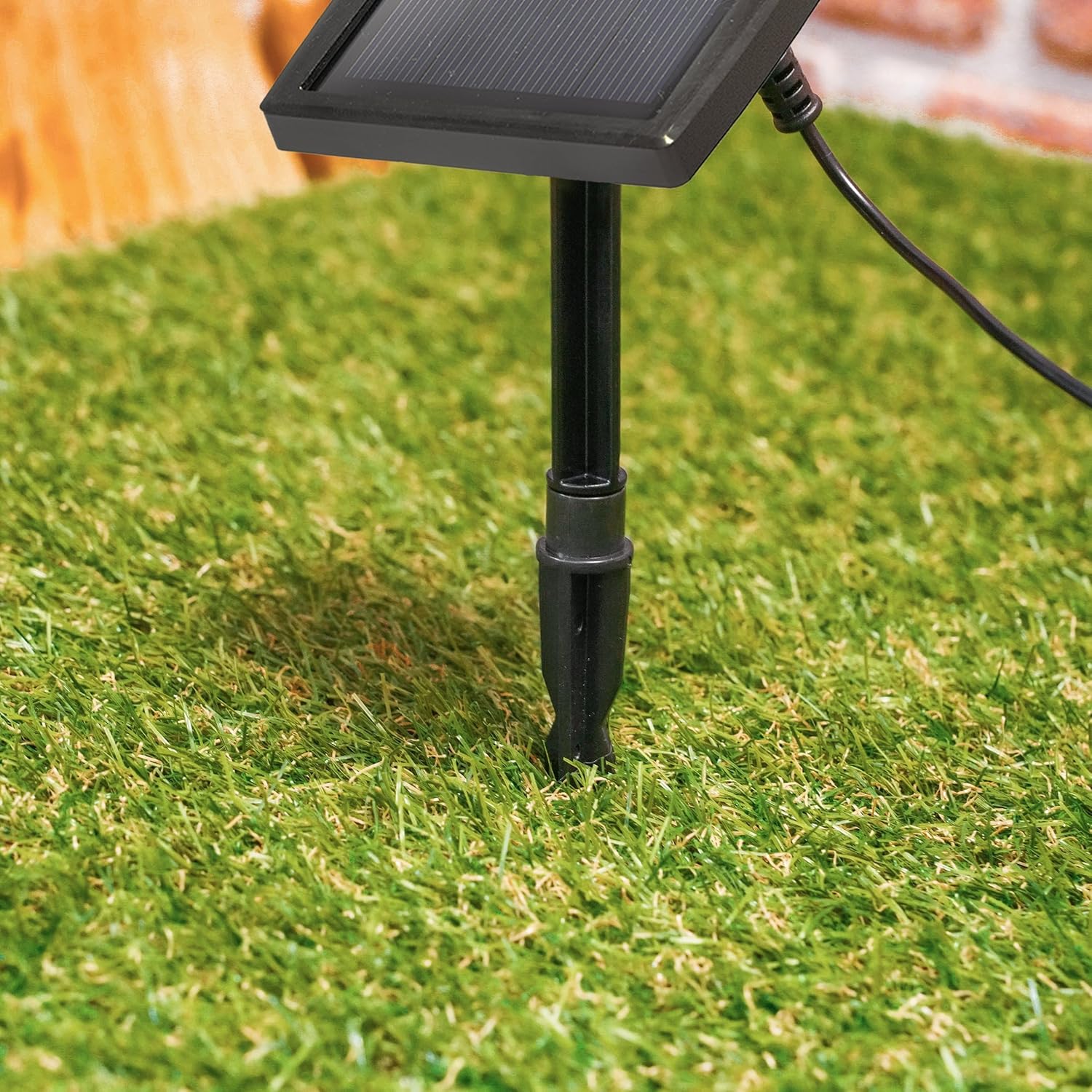 Esotec Fußball Solarkugel, Gartenkugel Ball, 27cm, Akku, Solarlampe, Solarleuchte, Balkondeko, Terrassendeko, LED Leuchtkugel, Gartenbeleuchtung, Gartenfigur, 5500K, außen, wetterfest, 102687 — Ansicht 5