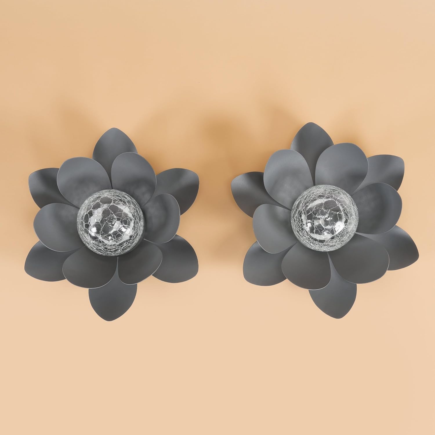 Esotec Solar Dekoleuchte Lotusblüte, 2er Set, Echtglas Crackle Bruchglas, Solarkugel, Solarleuchte, Gartenliebhaber Geschenk, Gartenkugel, 2700K warmweiß, Metallblätter, IP44, außen, outdoor, 102087 — Ansicht 5
