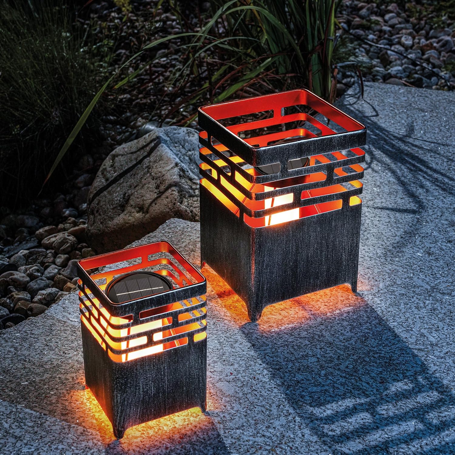 Esotec Solar Feuerstelle Lagos, 2er Set, Flackerlicht, Solarleuchte Feuerkorb, LED Windlicht, Gartendeko, Tischlicht, Rostdeko, rostfarben, außen, wetterfest, Metall, IP44 102786 — Ansicht 2
