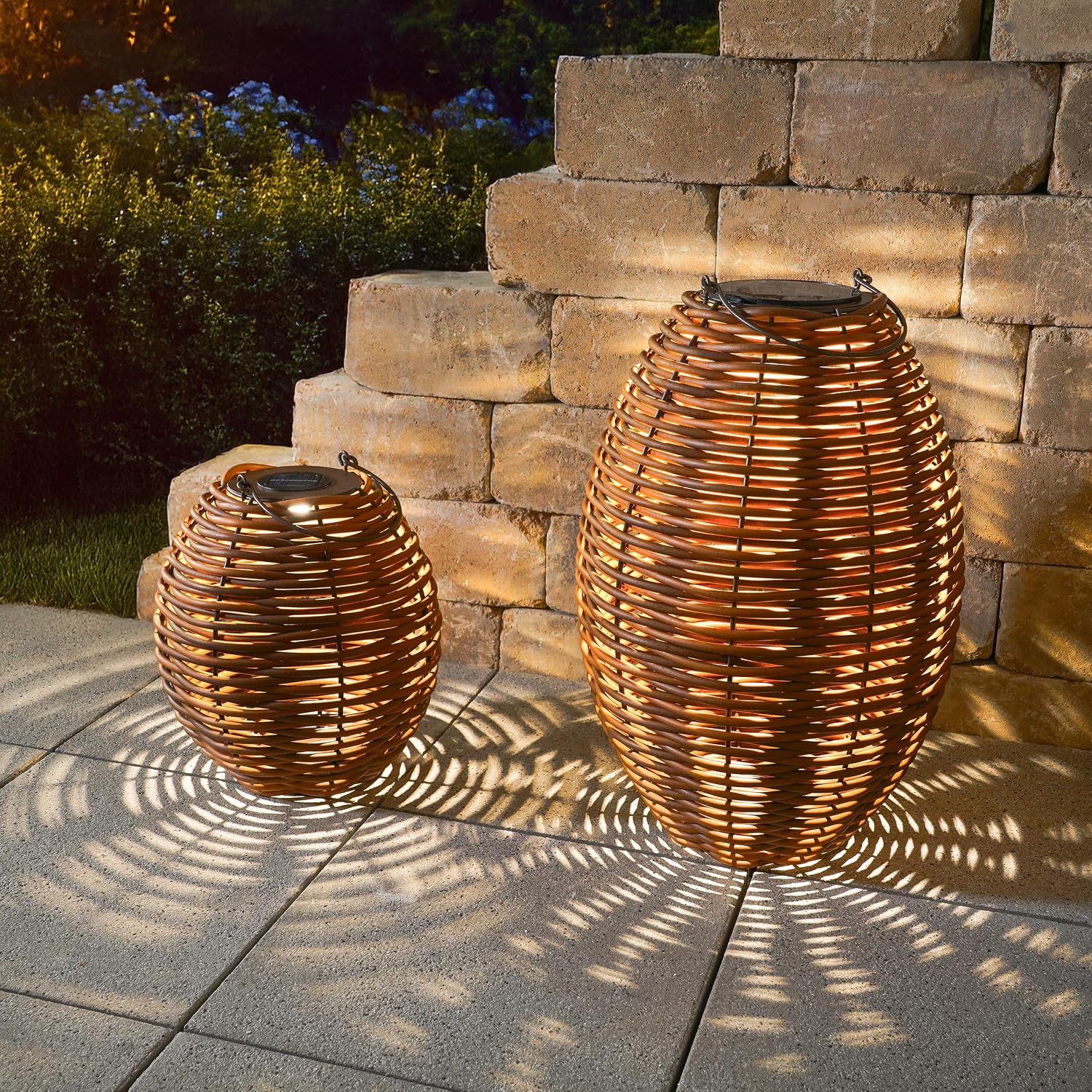 Esotec Solar Rattan Windlichter Victoria, 2er Set, Polyrattan, USB-C Ladeanschluss, CCT Funktion, 3 Lichtfarben, Akku, Metallgestell, IP44, Solarleuchte Rattan, wetterfest, outdoor, außen, 102280 — Ansicht 3