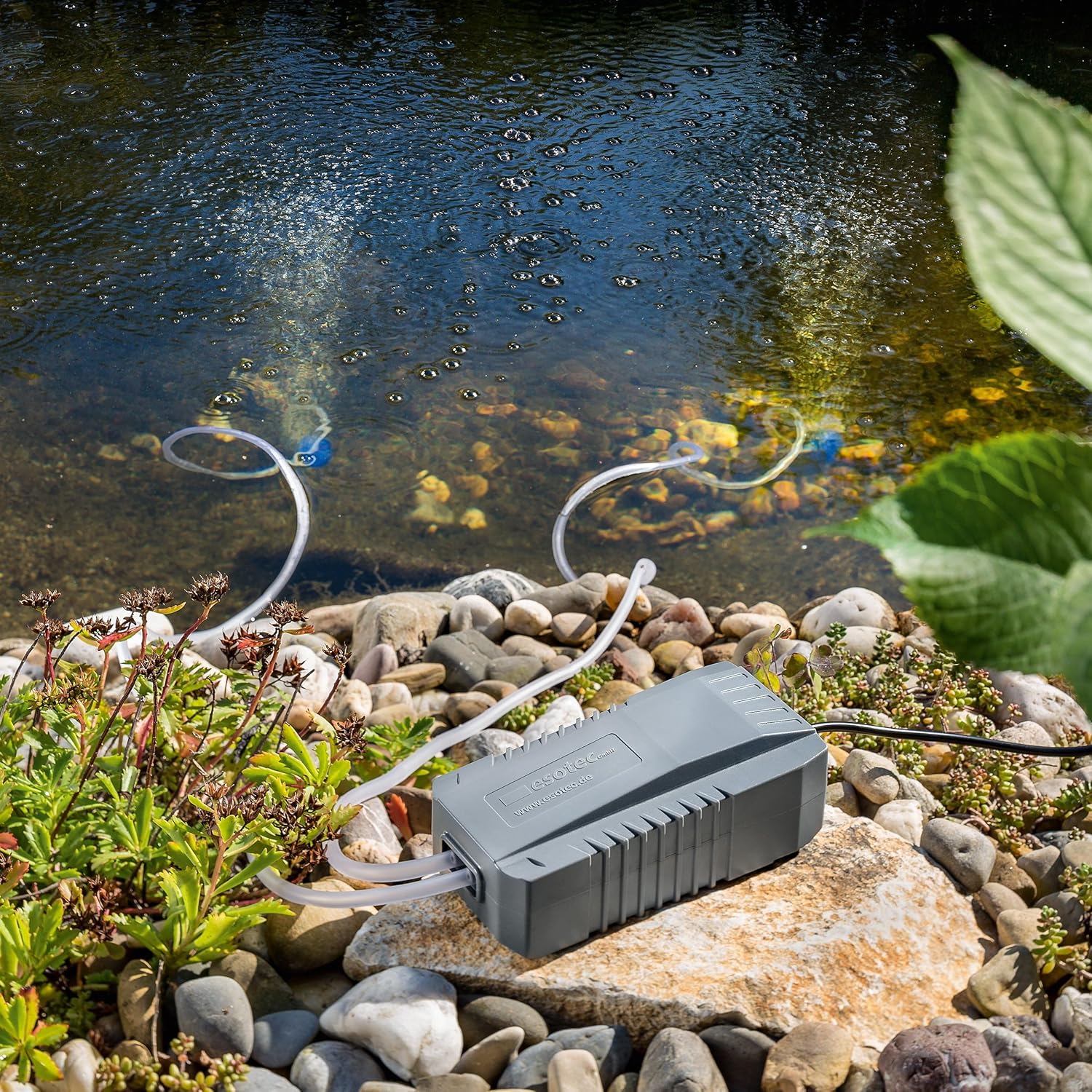esotec Solar Teichbelüfter Set 6/200 Duo, LiFePO4 Akku, Teichbelüftung, Sauerstoffpumpe 200 l/h Luftleistung, Luftpumpe, Solarpanel 6W, Erdspieß 101849 — Ansicht 4