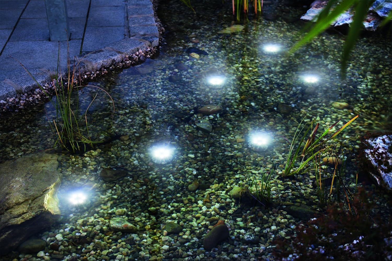 Esotec Solar Unterwasserstrahler Super Splash, 6er Set, Akku, LED Spot, Bodenleuchte, Teichbeleuchtung, Erdspieß, IP68, wasserdicht, wetterfest, außen, 102150 — Ansicht 2