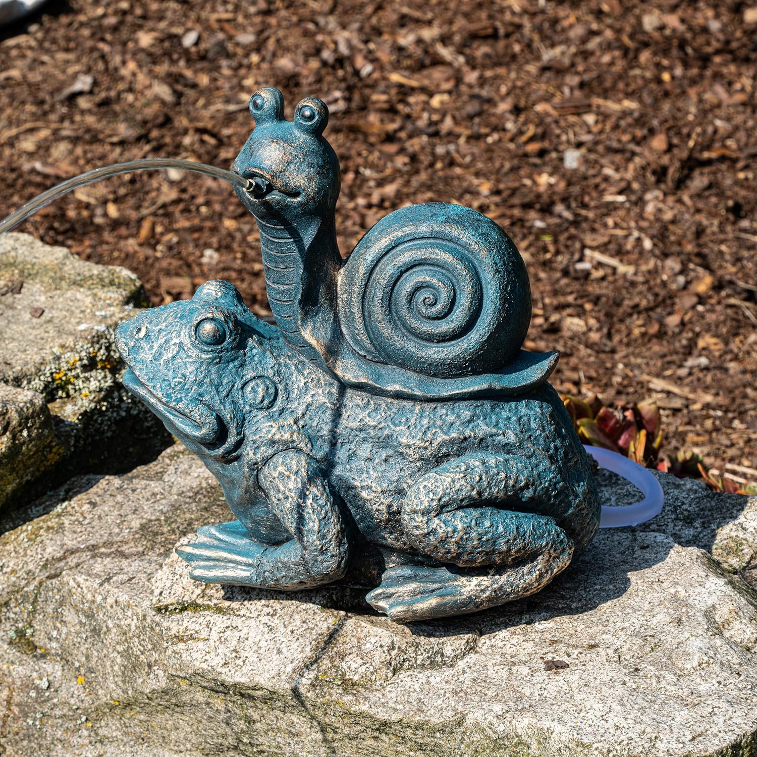 Esotec Solar Wasserspeier Komplettset, Max und Moritz, Frosch mit Schnecke, Gartenteich Wasserspiel, Vogeltränke, Gartenbrunnen mit Solarpumpe, H=26,5cm 101684 — Ansicht 2