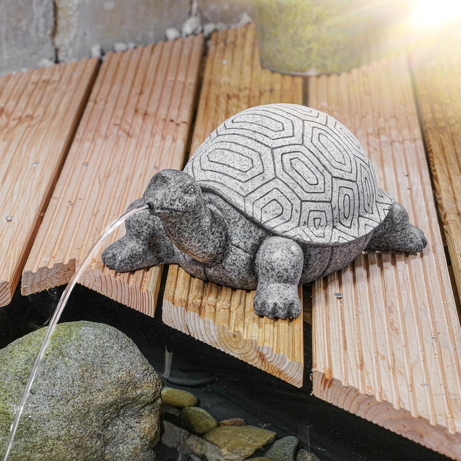 Esotec Solar Wasserspeier Komplettset, Schildkröte, Gartenteich Wasserspiel, Vogeltränke, Vogelbad, Gartenbrunnen mit Solarpumpe, 3m Schlauch, H=17cm 101667 — Ansicht 2