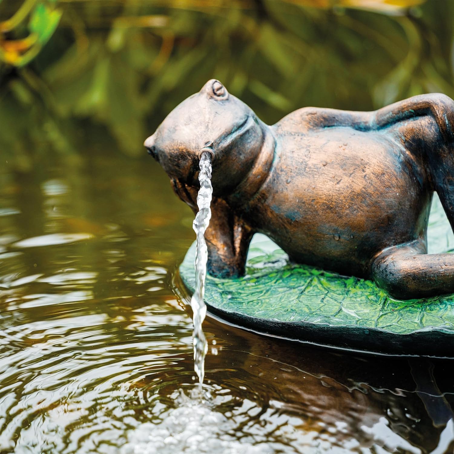 Esotec Solar Wasserspeier Set Frosch liegend auf Seerosenblatt, Pumpe, Solarmodul, Teichfigur, Gartenfiguren & Gartenstatuen, Gartenbrunnen Solar, Springbrunnen außen, Vogeltränke 101664 — Ansicht 5