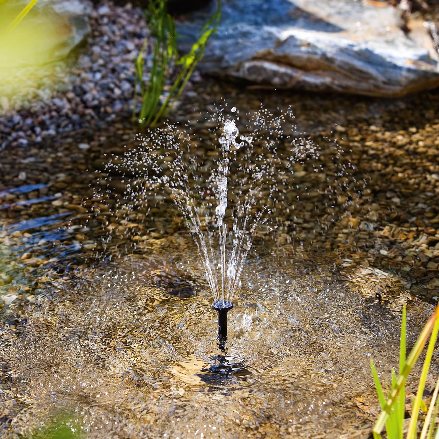 esotec Teichpumpe 230 l/h 6-9 VDC mit Sprinklerset, Springbrunnenpumpe, Wasserspiel Pumpe, LED-Anschluss IP68 101988 — Ansicht 4